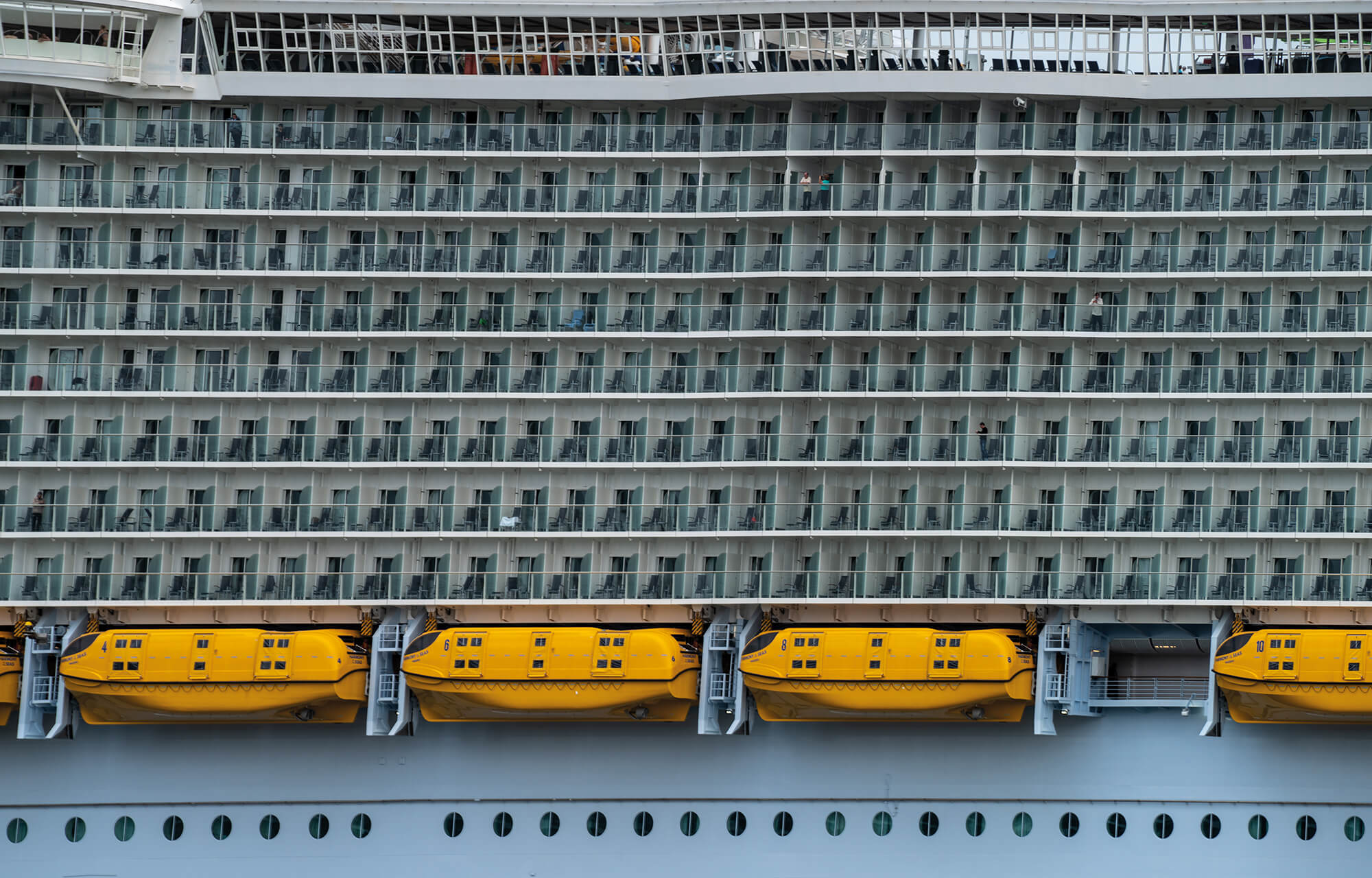 Cruiseship Ovation of the Seas / legbatterij